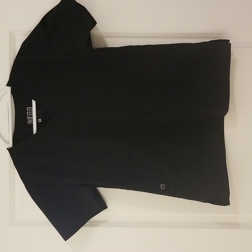 Black scrunb top